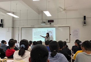 新教师芳华初绽 勇展示秀我风采（语文组）